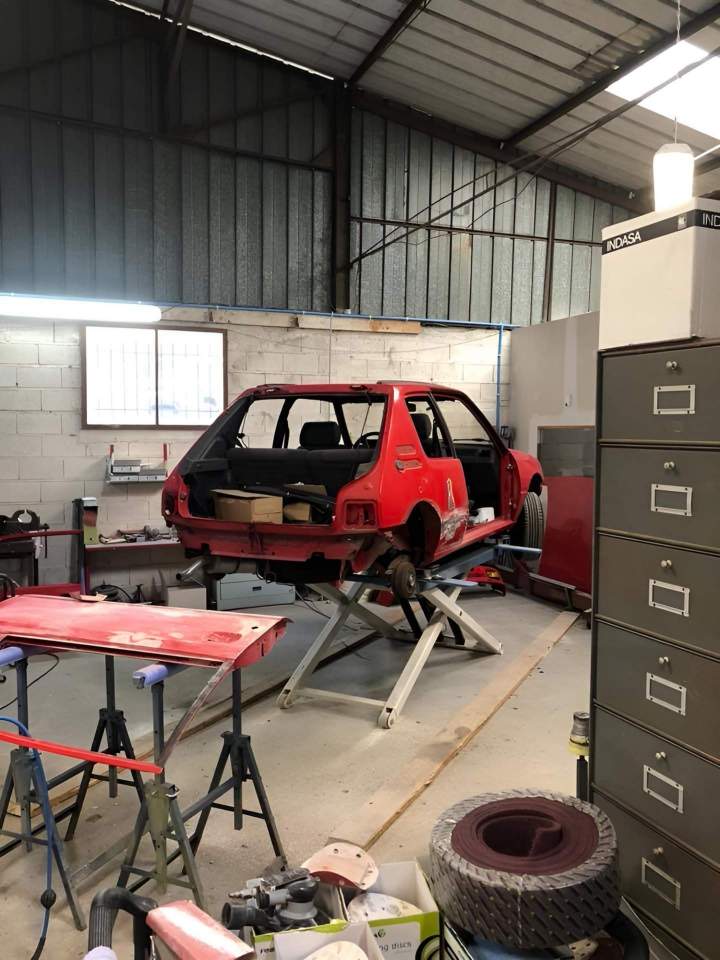 Remise en état de carrosserie automobile